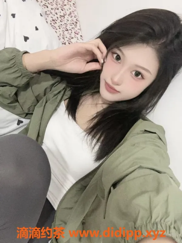 成都楼凤资源信息,成都19岁高挑嫩妹冬冬，三件套仅需600元