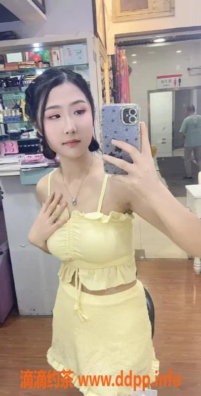 成都楼凤资源信息,成都草莓，165高挑巨乳，400元体验新服务