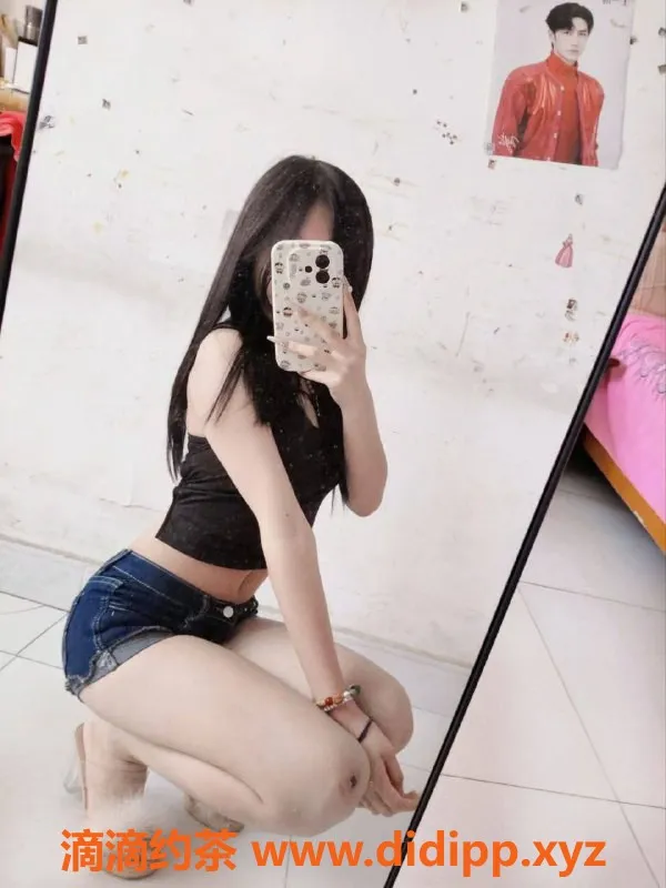 长沙楼凤-天心区小芸儿，165cm，18岁，温柔服务等你来体验！