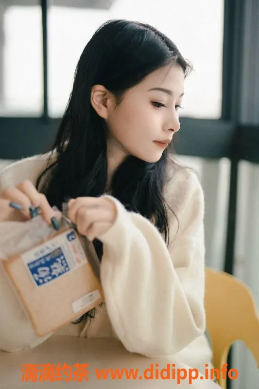 成都楼凤资源信息,武侯区依依，嫩妹6p课时费，感受不一样的陪伴