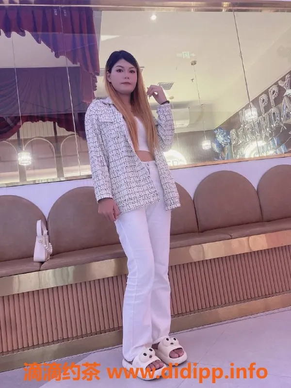 广州楼凤-白云金沙洲琪琪，600元舌吻69P服务