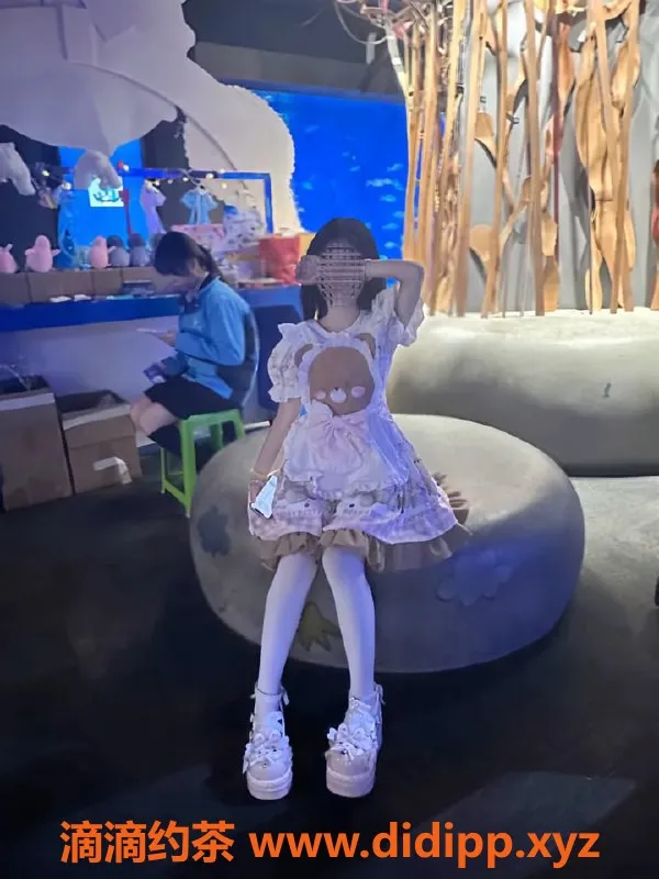 成都楼凤-成都小星16岁娇小萝莉，包夜2800元