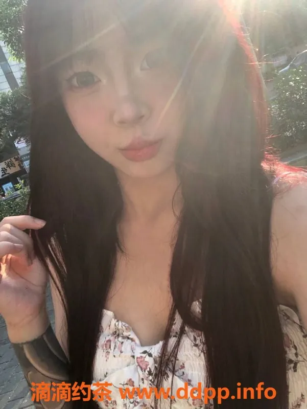 成都上门服务-成都小雅，17岁，身高165，400元包夜服务