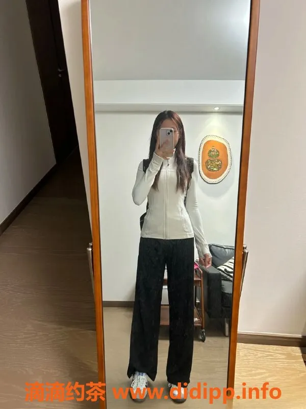 上海楼凤资源信息,闵行小奶瓶，162cm嫩妹只需700元起