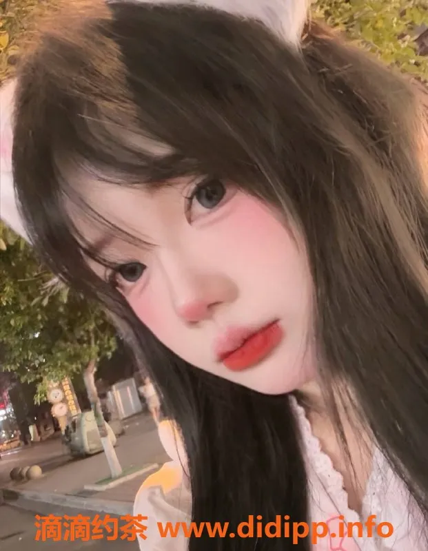 成都外围-成都七万，18岁嫩妹，160cm体重95，服务口+做