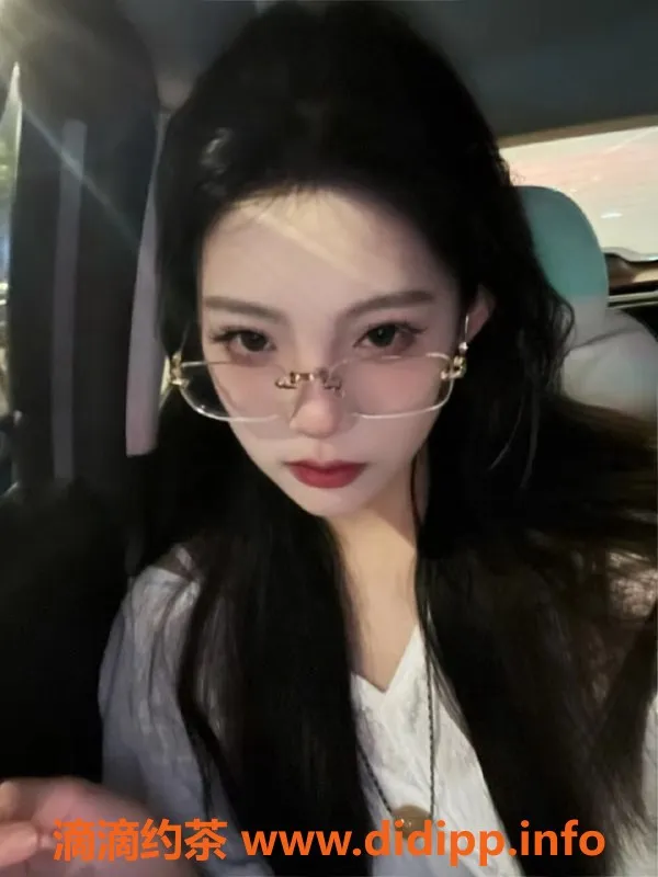 上海楼凤-普陀圆圆 18岁模特 大胸白虎 1500元起