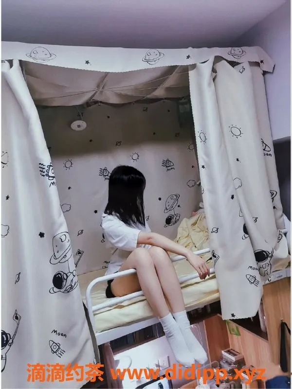 上海楼凤-闵行嫩妹安慕希，18岁，36C，700元起