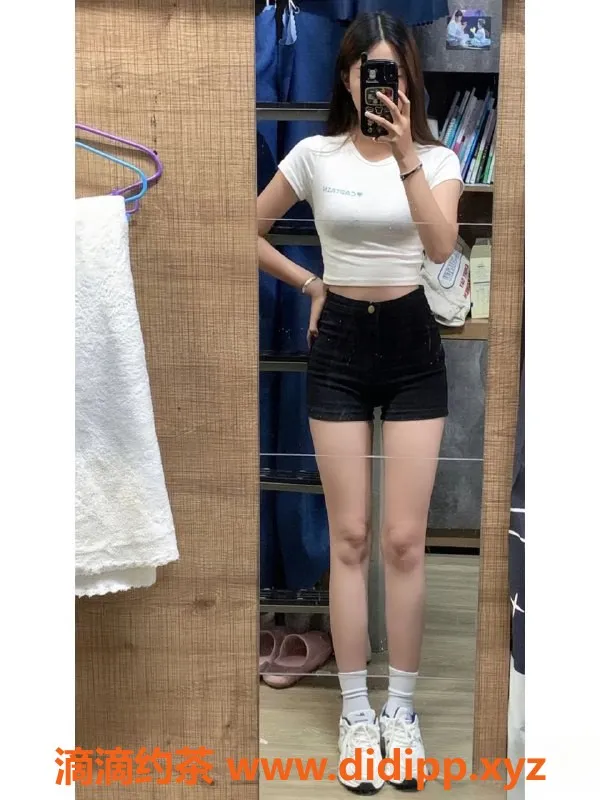 上海楼凤-闵行嫩妹安慕希，18岁，36C，700元起