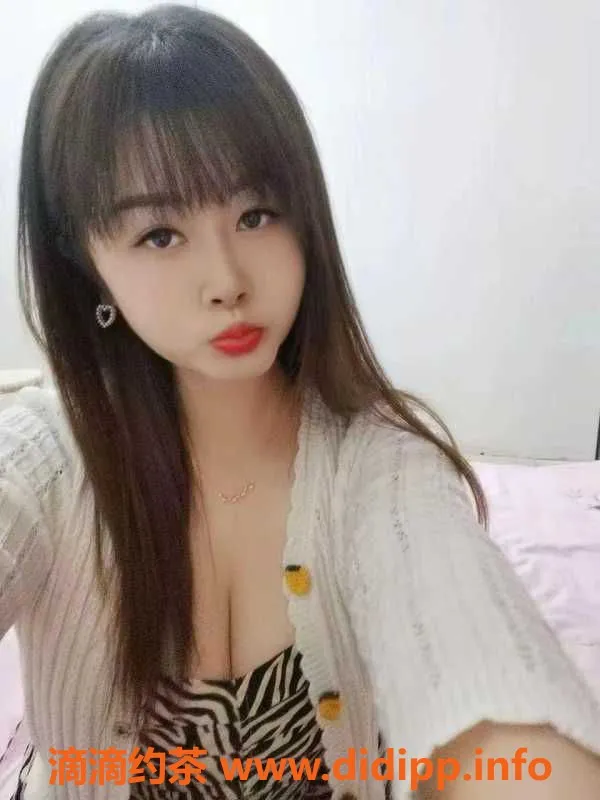 广州楼凤-海珠少妇佳佳，30岁，166cm，性感胸围36C