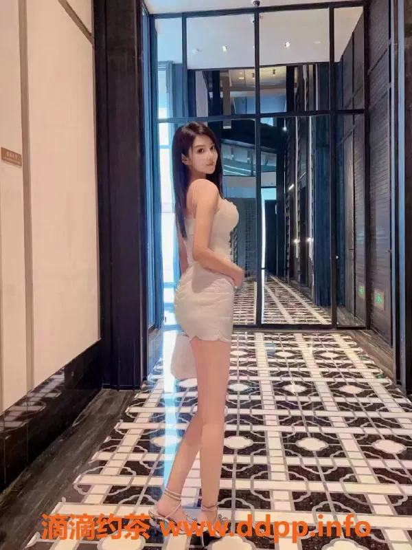 成都楼凤-高新区少妇车颜洛，课时费6p，接受预约