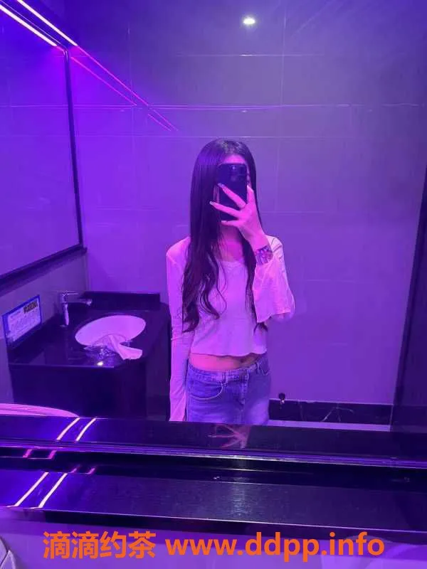 广州楼凤-天河小月儿，20岁163cm，热情服务尽享翘臀推