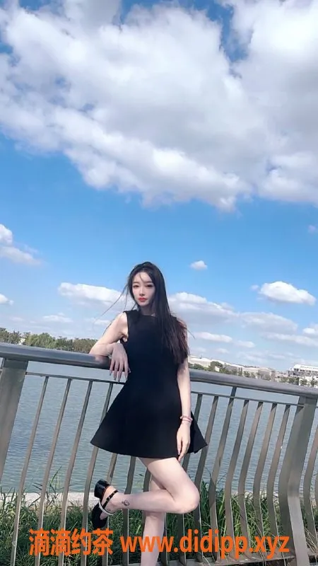 深圳楼凤-福田uu老师，165cm、22岁、46kg，服务超好！