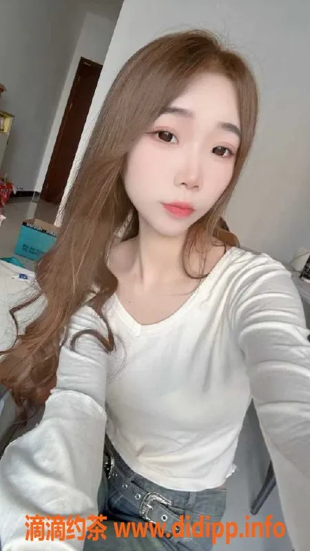 广州楼凤资源信息,天河小月儿，20岁163cm，热情服务尽享翘臀推