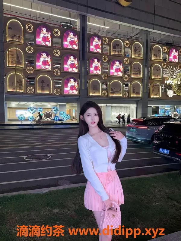 深圳楼凤资源信息,龙华美羊羊，大胸御姐，包夜服务仅P2000！