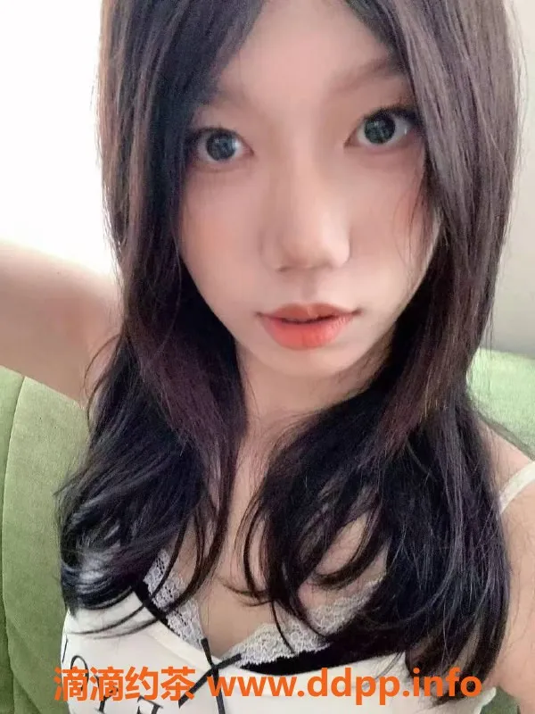 成都上门服务-成都19岁高挑嫩妹荷花，600元起包夜2400元