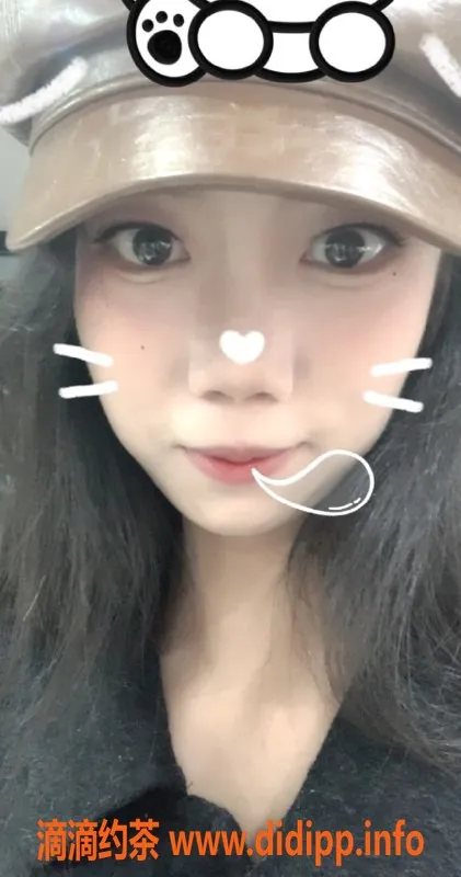 成都上门服务-成都19岁高挑嫩妹荷花，600元起包夜2400元