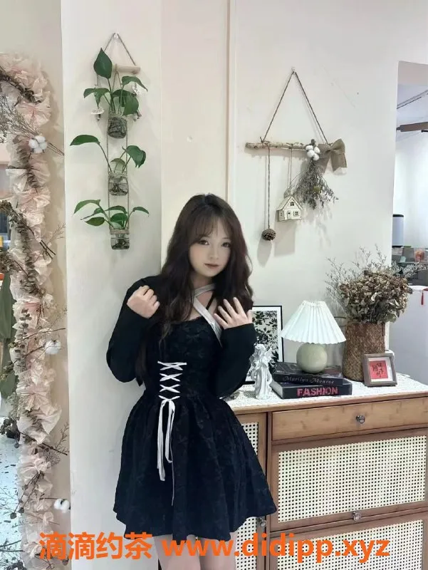 深圳楼凤-龙华小雨，课费900，服务超赞