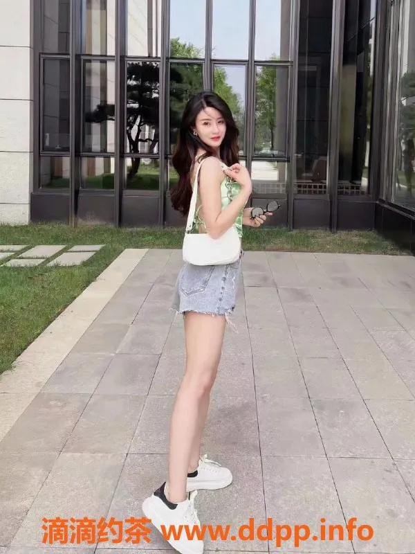 西安楼凤-果儿，25岁，170cm，98斤，36D，热情服务等你来体验