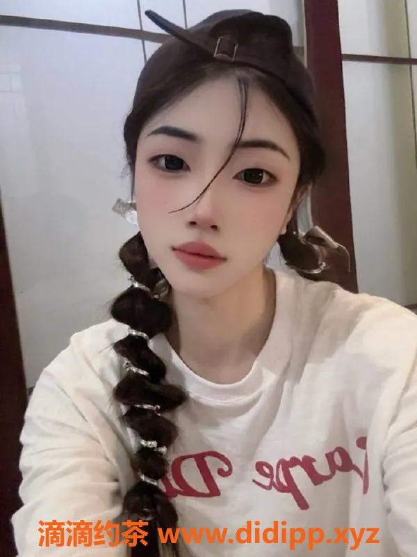 成都外围-成华区月月，165cm嫩妹，优质服务推荐