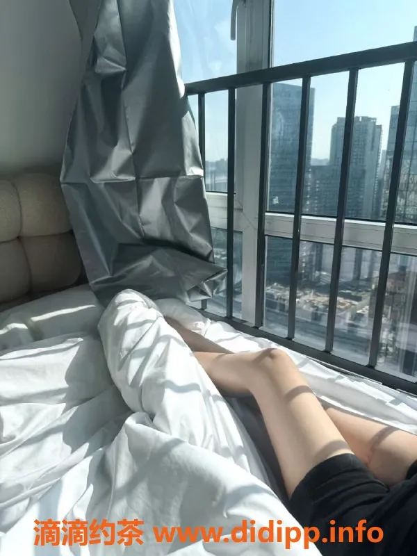 成都楼凤-成都骚骚，娇小妹儿，600元畅享嫩妹三件套