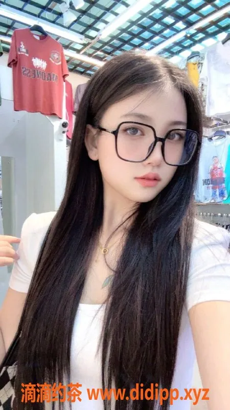 成都楼凤-成都曼曼，20岁，身高162，服务型嫩妹