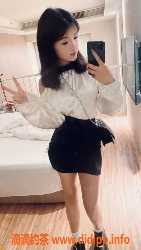 成都楼凤-成都小小，18岁160cm，96斤嫩妹三件套服务