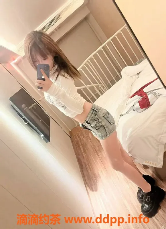 成都楼凤-成都小小，18岁160cm，96斤嫩妹三件套服务