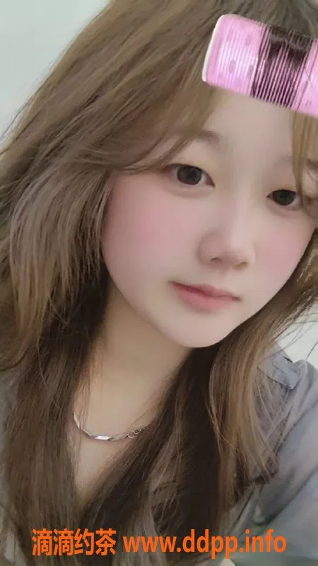 成都楼凤-成都火龙果 16岁 身高160 体重90+ 500元体验