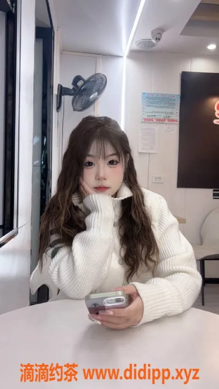 成都楼凤资源信息,成都困困19岁，身高164，体重100，服务550元