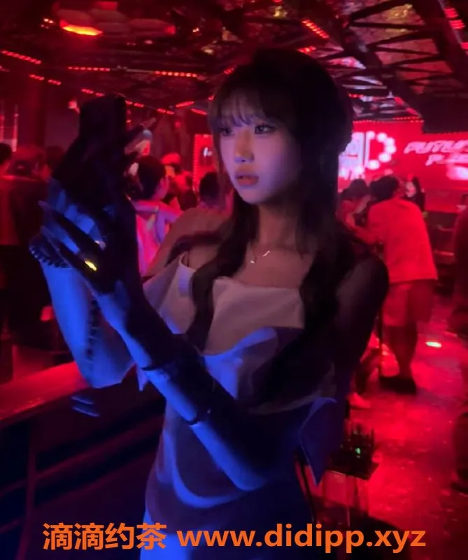 上海楼凤-静安莹莹：172长腿B罩杯，1200元起