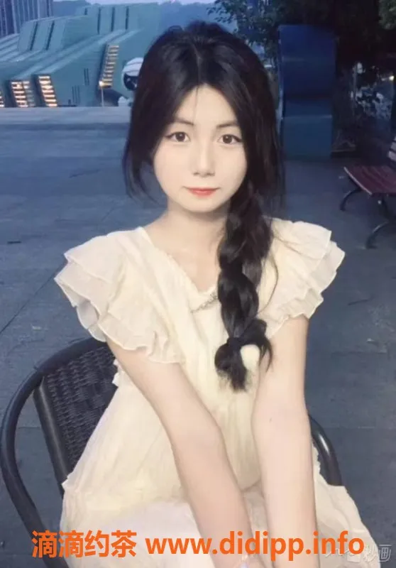 长沙楼凤-岳麓区小欣，160cm，48kg，18岁，激情服务