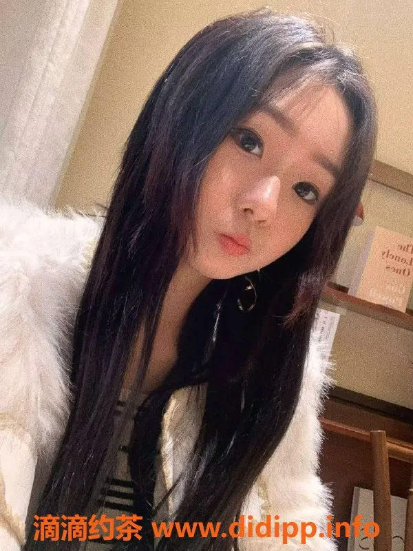 成都上门服务-17岁婷婷，身高160，95斤，500元私密服务