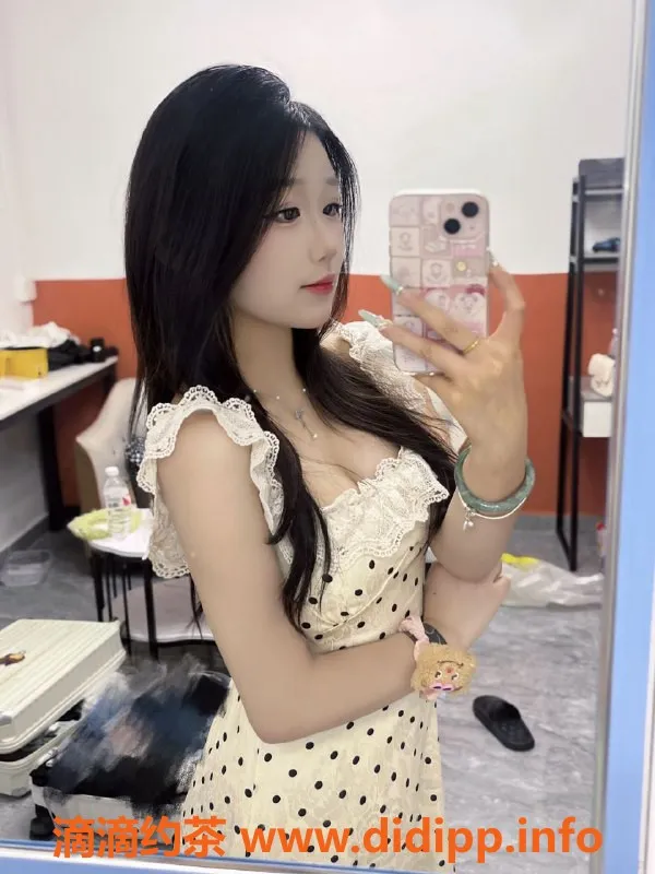 东莞楼凤资源信息,东莞小白菜，颜值身材超赞，推荐度9.9！