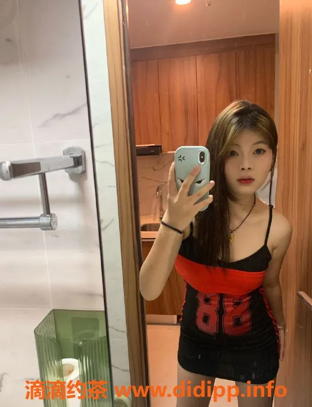 成都楼凤-成华区嫩妹大奶，160cm，18岁，极致服务体验