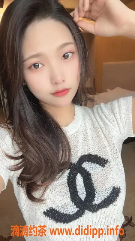 东莞楼凤-东莞嫩妹诗曼，黑丝制服诱惑，10分推荐