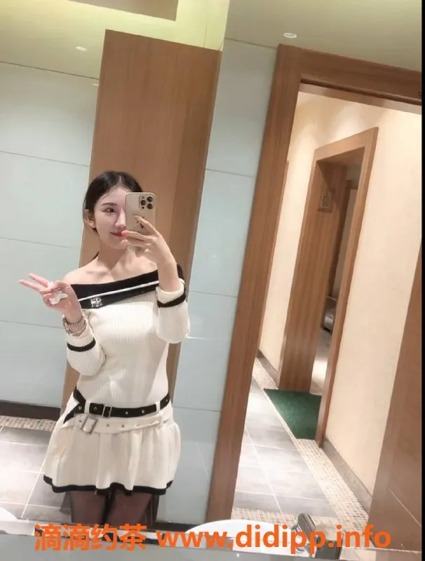 深圳楼凤-罗湖小灵茜，千元蛇吻服务，女友感十足