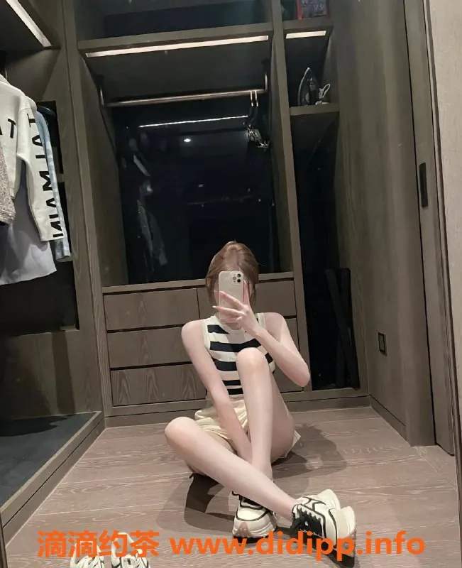 上海楼凤-上海徐汇依娜，中乌混血165cm大胸显瘦美妞