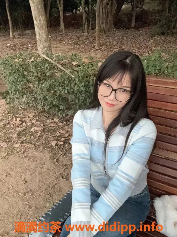 深圳楼凤-龙岗怡妹子165cm C杯 上门服务700元起