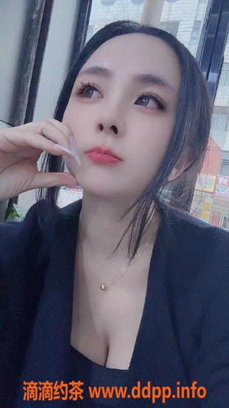 深圳楼凤-深圳龙华小笼包，26岁大胸美女，700元体验