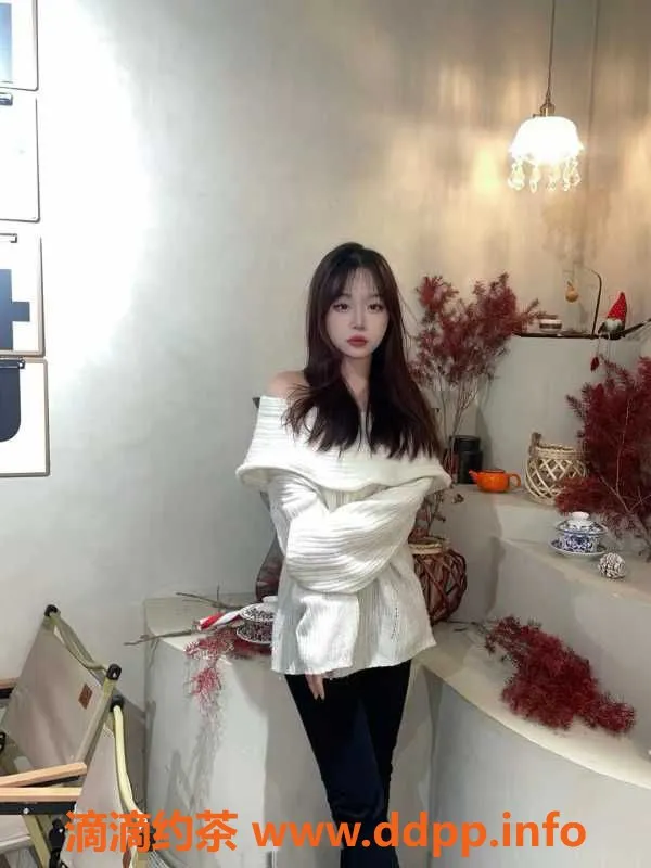 深圳楼凤-龙华美女小倩，23岁163cm，价格500元一次