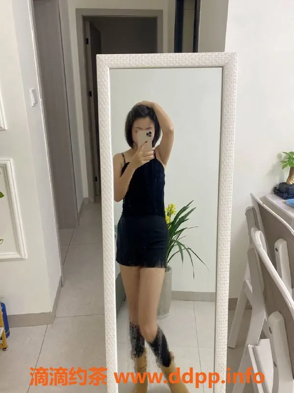 成都楼凤-高新区小水少妇车，活动价5p 8pp！