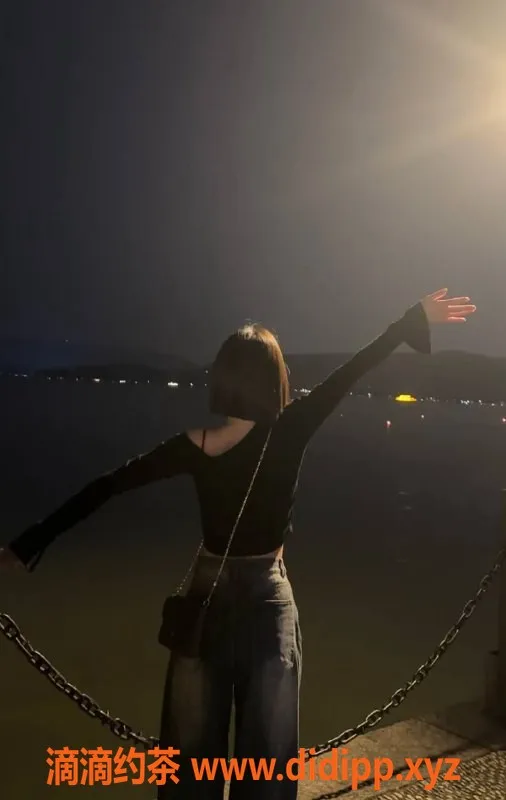 成都楼凤-高新区小水少妇车，活动价5p 8pp！