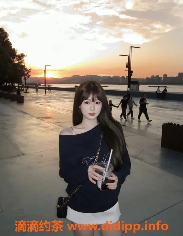 深圳楼凤资源信息,福田小雨，嫩妹可外出，千元以上包夜