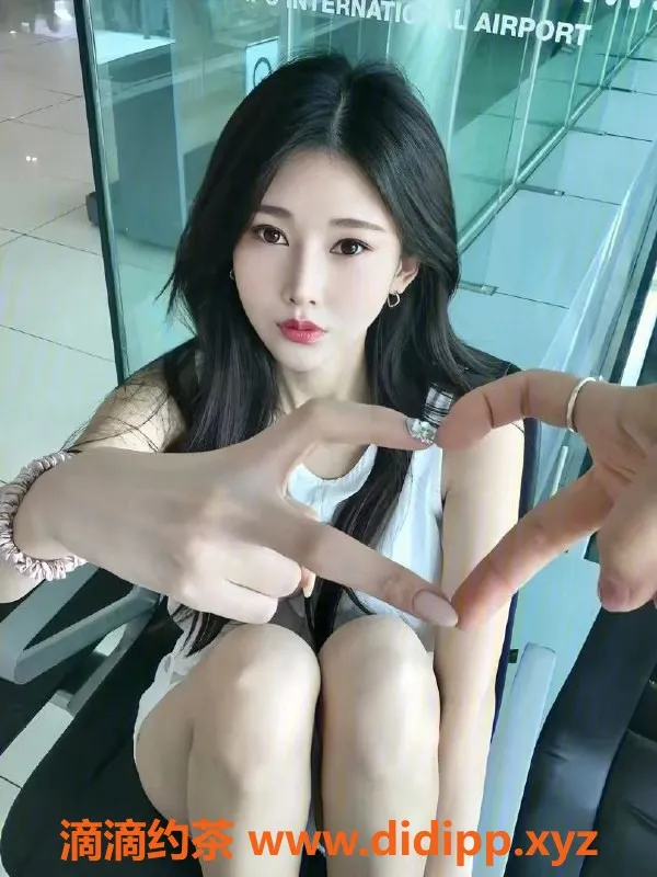 北京楼凤-西城小狐狸：1000起步，制服助浴服务