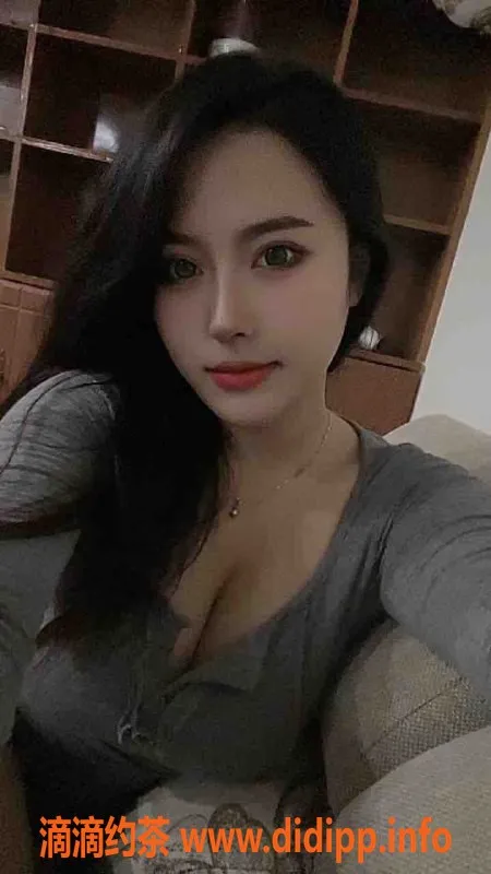 上海楼凤-闵行22岁林月，168cm大胸御姐服务