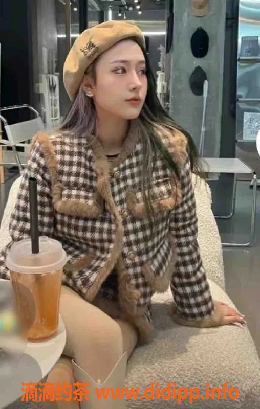 上海楼凤-闵行22岁林月，168cm大胸御姐服务