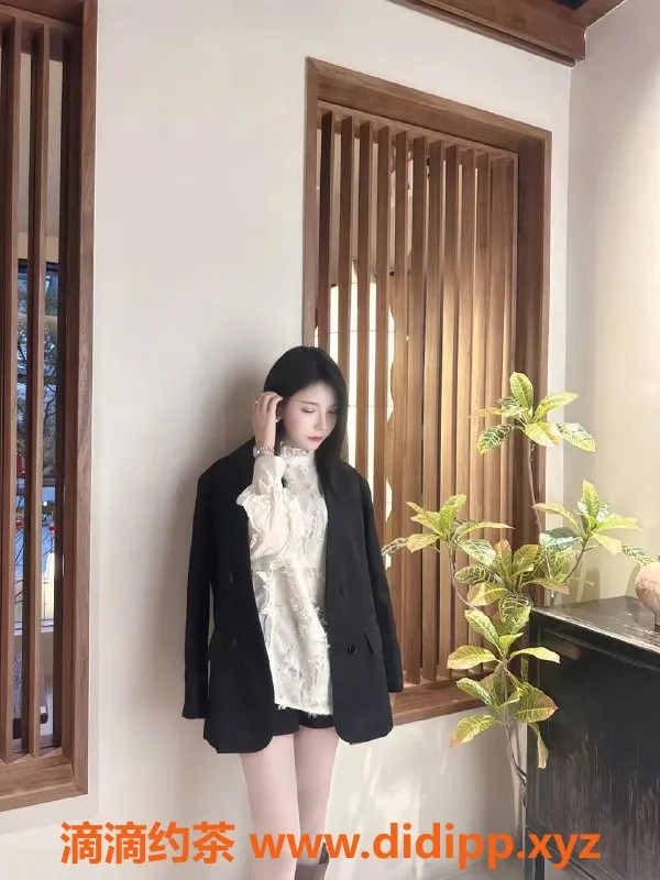 深圳楼凤-龙华嫩妹微微，千元可上门服务，舌吻诱惑